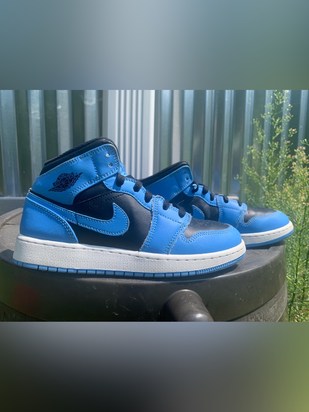 Nike Air Jordan 1 Mid University Blue
Nike DQ8423-401
Size 6Y